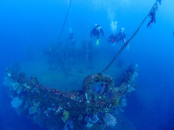 熱海に沈む沈没船